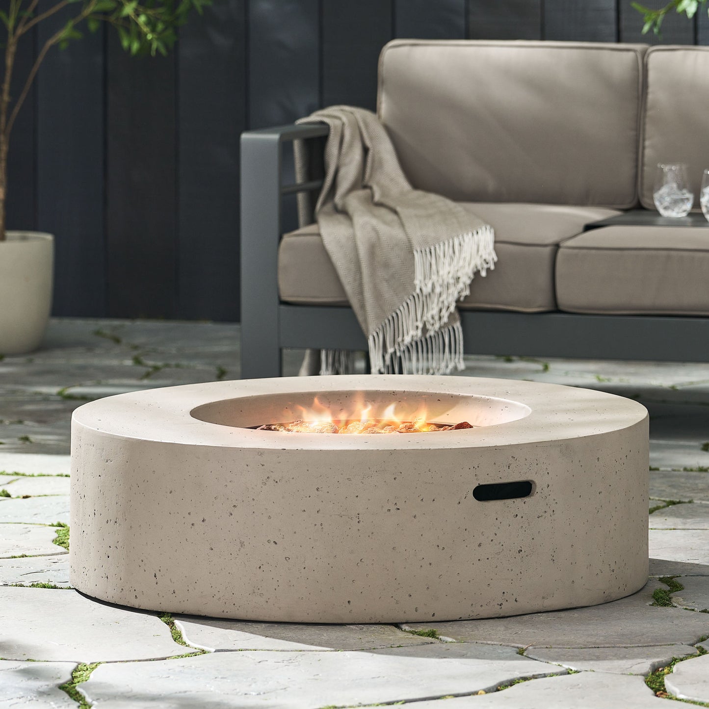 39.25" Modern Round Concrete Fire Pit Table (39.25" x 39.25" x 11.50")